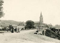 Ancienne carte postale de Barvaux s/O. (l’église et le pont), 1904, Nels éd.
